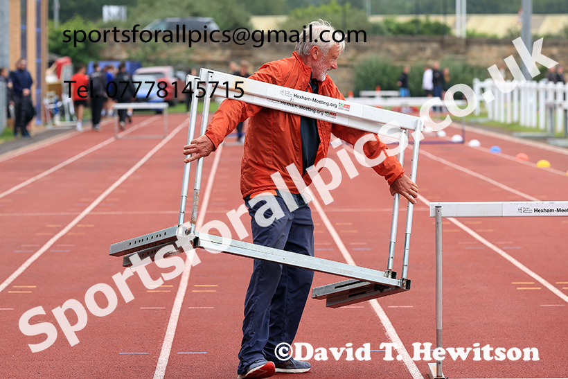 Men at work, 2025 Northumberland Schools Track and Fields, Wentworth, Hexham. Photo: David T. Hewitson/Sports for All Pics